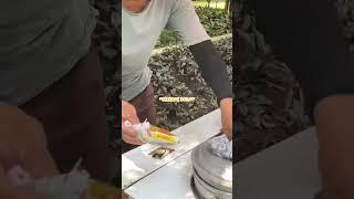 MIE GOCENG BANDUNG YANG PENYAJIANNYA MESTI DIPUKUL?!  #travel #kuliner #viral #viralvideo #reels