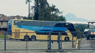 Movimento De Ônibus Na Fábrica Da Busscar Com Muito carros Saindo Pra Entrega