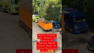 Mobil Travel Nyaris Ketabrak Truck Di Jalur Sitinjau Lauik Sumatera_Barat #shorts