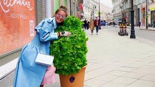 Bushman Prank! Scared Beautiful Girls on the Streets of Moscow