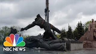 Heads Roll As Soviet-Era 'friendship' Monument Dismantled In Kyiv