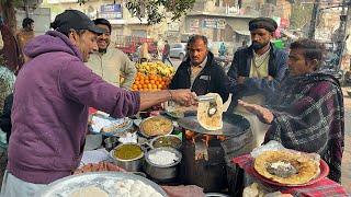 60/- Rs PAKISTANI ROADSIDE BREAKFAST  ALOO PARATHA WITH SAAG & MAKHAN - DESI CHEAPEST STREET FOOD