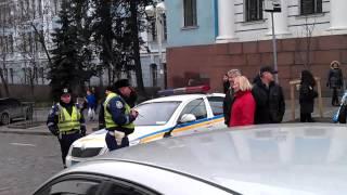Даїшники бояться народного гніву і пропускають автомобілі в центр Києва