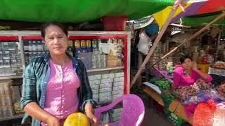 বার্মার একটি গ্রাম্য হাট বাজারঃ A typical village market in Myanmar