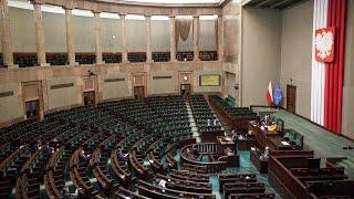 Summer Break for Politicians: Unfulfilled Promises in Poland and Parliamentary Vacations