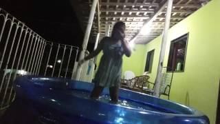 Eu na piscina