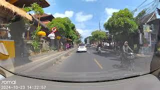 Suasana Jalanan Pusat Desa Ubud dari sisi barat.