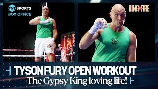 "USYK USYK USYK"  | Tyson Fury RELAXED during public workout ahead of #FuryUsyk  #RingOfFire