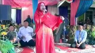 Ibu ini kena semprot mama dede karena memperkenalkan dirinya menggunakan title haji.