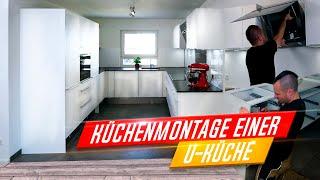 Küchenmontage, Küche aufbauen mit Glasrückwand, Induktionskochfeld, Granitarbeitsplatte, Zeitraffer