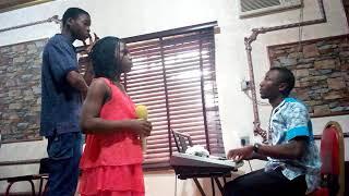 DrJeph vocal teaching 8 years old girl (breath control & microphone techniques)