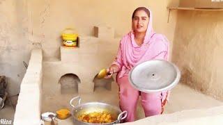 Cooking in Meet cheakin  aliza sehar lekpis fevreit  desi kook kaisa laga  aliza sehar traay