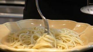 How to Eat Pasta by Spinning a Fork : Italian Specialties