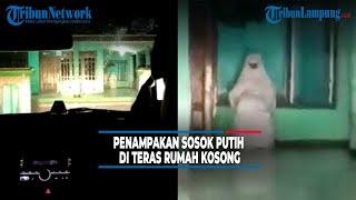 Viral Penampakan Sosok Putih Berdiri di Teras Rumah Kosong