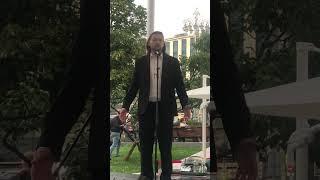 Петь в Москве. На бульваре. Солист Большого театра Дмитрий Чернов.