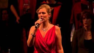 DivaLicious - Fiona Cooper Smyth singing the Australian National Anthem