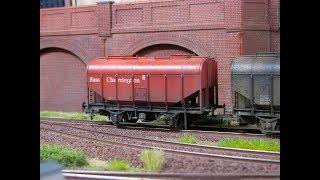 Shunting Operations in Narrow Lane 00 Gauge Layout