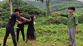 Young girl was followed by two bad guys, saved by a young man,Hoàng Văn Hành