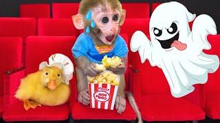 Bebé Mono Bon Bon Va al Cine y Come Palomitas de Maíz con un Patito Lindo - MONO BONBON ESP