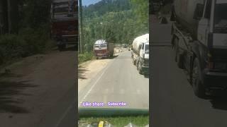 truck viral video #tata #road #ytshorts #shortsfeed #indiantruckinglife #truck #facts #viralclips#yt