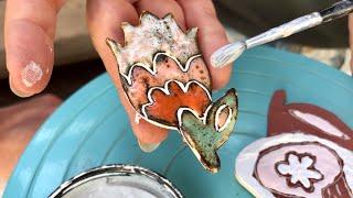  Покрывной ангоб Глазуруем уникальную брошь Алина Вестфрид Гончарная школа Волшебство керамики