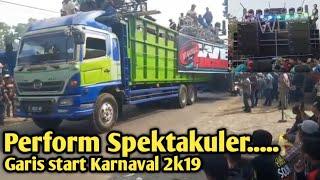 PERFORM SPEKTAKULER we pancuran prima di garis start karnaval karanganyar