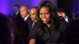 'Ze zeiden dat ik praatte alsof ik blank was': Michelle Obama houdt een toespraak op een Londense school