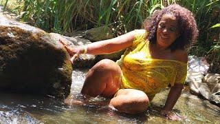 como eu lavo minhas roupas na roça #natureza #simplicidade #cachoeira #lavarroupas lavarroul