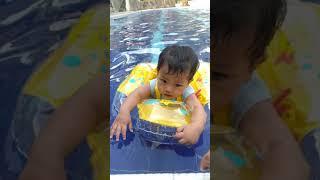 Perdana!!! Bayi Sultan berenang..