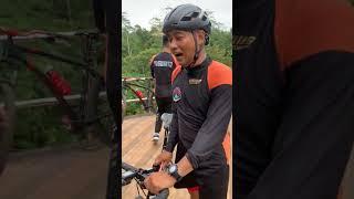 Air terjun segenter lombok  RB pinarello tidak kalah dengan MTB Hahaha #shorts #short #airterjun