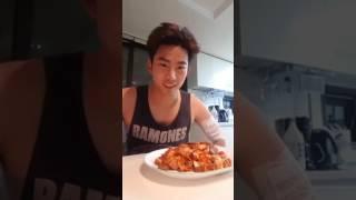 170211 Taecyeon's Periscope #2 : Cooking show 2