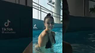 Купаемся с сестрой в аквапарке на выходных #shorts #pool