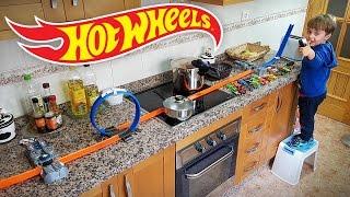 HOT WHEELS IN THE KITCHEN!! Car Race Track Builder System HotWheels Racing Toy Cars  