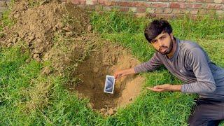 Brand New iPhone 15 Pro Max Zameen Mein Gaar Diya 