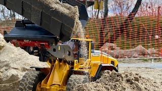 Ad-free! Wheel loader with side dump bucket in the gravel pit! RC heavy load transport!