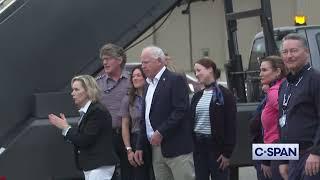 Tim Walz arrives Duluth Minnesota airport on campaign swing after Superior (9-15-2024)