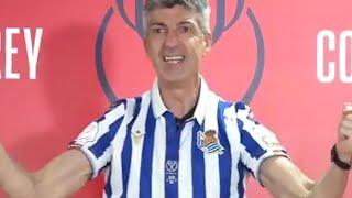 Imanol Alguacil (Real Sociedad coach) starts to sing in press conference.