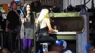 a BEAUTIFUL duet with Lzzy Hale and Amy Lee!!