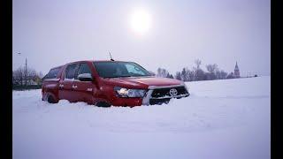 Сравниваем Toyota Hilux Comfort с Black Onyx и загоняем его на целину