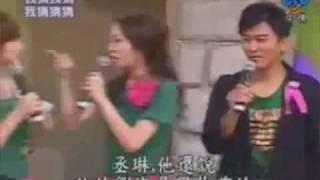 Aaron sings to Rainie on Guess show (w/Eng sub)