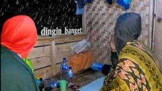 Camping Hujan Deras - Berteduh dan Bersantai di Saung Kebun - asmr
