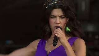 Marina and the diamonds flexing biceps