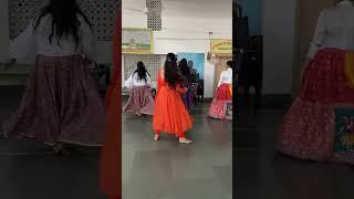 6 taali Dodhiya #basic steps #garba #foot steps #learngarbastepsbasic #navratrispecial #learning