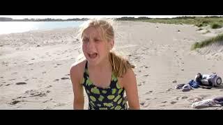 Ikke naken (2004) Beach scene | Kids in Movies