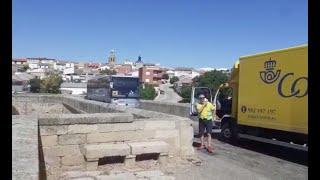 PUENTE DEL ARZOBISPO | Tremendo atasco por una disputa de preferencias entre un autobús y un camión