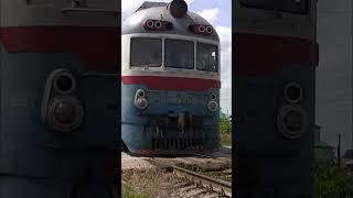 Дизель-поїзд без однієї голови - diesel train Ukraine