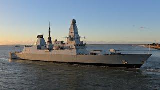 HMS Dauntless sailing into Portsmouth 19/12/24