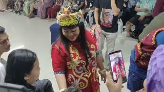 Ibu Ida Dayak di padang