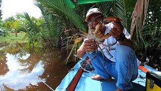 Dapat kepiting jumbo saat mancing udang langsung masak di perahu setelah hujan deras