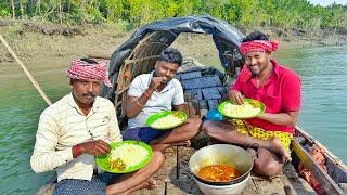 সুন্দরবনে শীতকালে গর্ত খুঁচে,কাঁকড়া ধরে নৌকায় বসে,রান্না করে খেলাম!!!